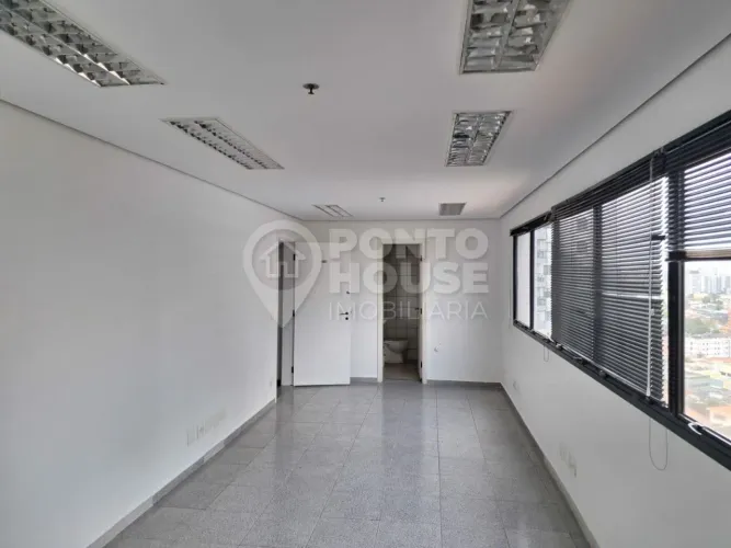Sala comercial à venda em São Judas, 2 banheiros e 1 vaga, próximo ao metrô