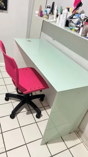 Mesa e cadeira 