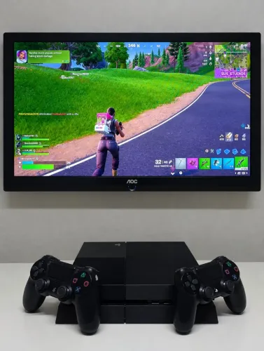 PS4 FAT + 2 CONTROLES + 30 JOGOS DIGITAIS 
