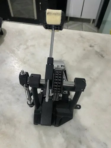Pedal de bumbo D-one corrente dupla