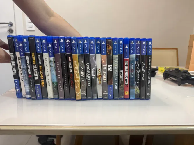 PS4 com 25 jogos