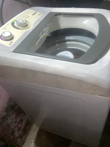 Vendo uma máquina consul 9kg 127V, facilito dependendo lugar aceito cartão