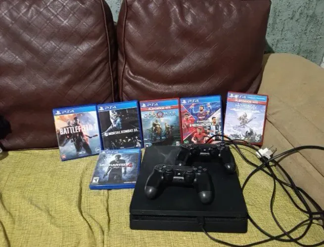 PS4 1TERA DE MEMÓRIA, ESTADO DE ZERO, POUCO USADO, TODO ORIGINAL NUNCA ABERTO
