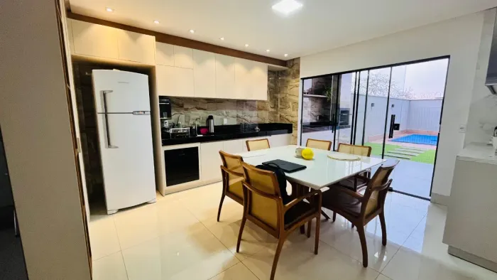 Sobrado 03 Quartos 01 Suíte Área Gourmet Churrasqueira Piscina 170m² Goiânia 2 Goiânia