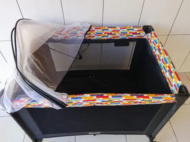 Berço portátil com colchão e bolsa para transporte 