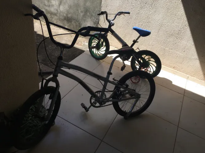 Duas bicicletas
