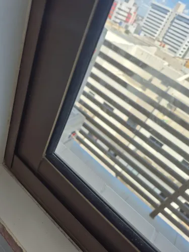 Janela nova de correr de vidro