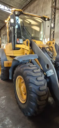 CARREGADEIRA VOLVO L60F