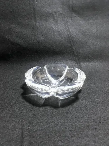 Antigo cinzeiro de cristal