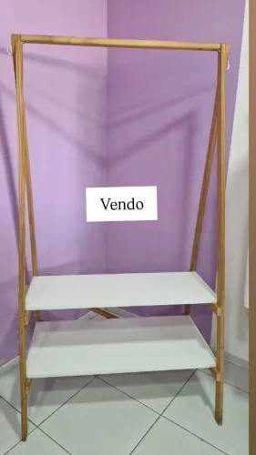 Arara de madeira closet