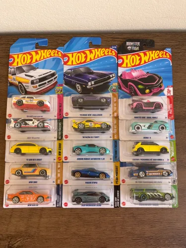 Lote Miniaturas Hotwheels 15 Unidades