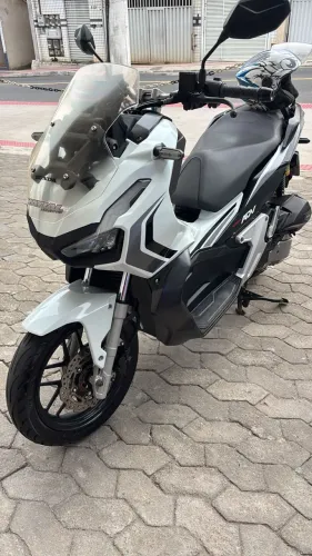ADV 150 21/21 km baixo, zera