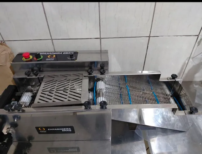 EMPANADEIRA NOVÍSSIMA, COMPRANDO GANHE UM PACOTE DE 25 KILOS ( FARINHA DE EMPANAR )