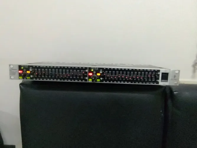 Equalizador Gráfico de 15 Bandas Behringer FBQ1502