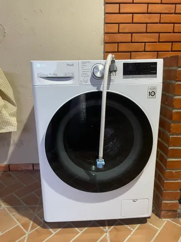 MÁQUINA LAVA E SECA LG 11kg/7kg