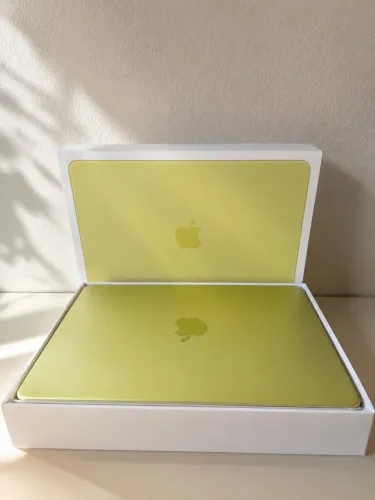 MacBook neo 2026 A18 pro 8 gb ram ssd 256 13?