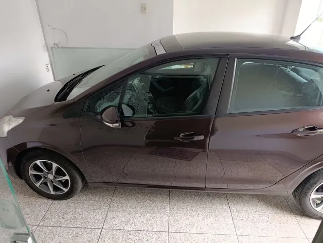 Peugeot 208 Allure 1.5 Flex 8V 5P 2014