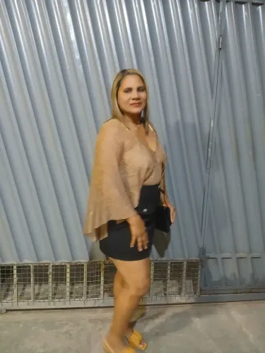 Trabalho como babá, cuidadora de idosos e serviços domésticos