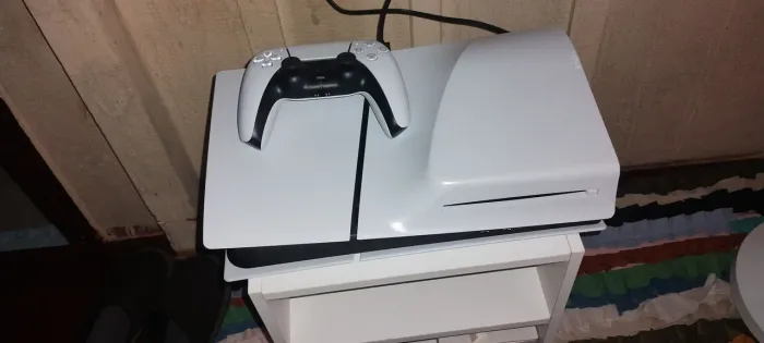 PlayStation 5 Mídia física 1TB com 2 jogos e uma base carregadora do controle