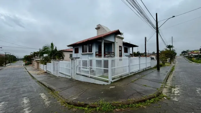 Casa de dois pisos no bairro Jardim Elizabete em Içara - SC