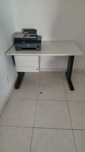 Mesa de Escritório com Gavetas 