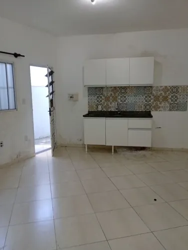 Linda Kitnet na VL Furlan,ótima localização!!