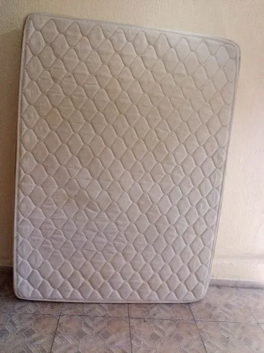 Vendo cama box com colchão em excelente estado de conservação