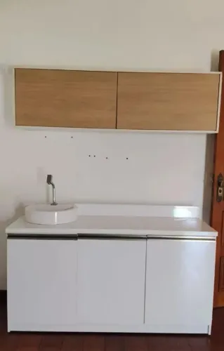 Vendo armários e macas para uso profissional
