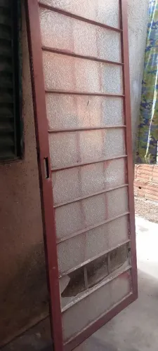 Porta de ferro