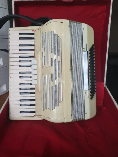 Acordeon italiano Borsini 80 baixos