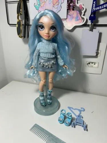 Boneca Rainbow High