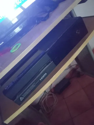 Xbox one FAT , sem controle + 7 jogos