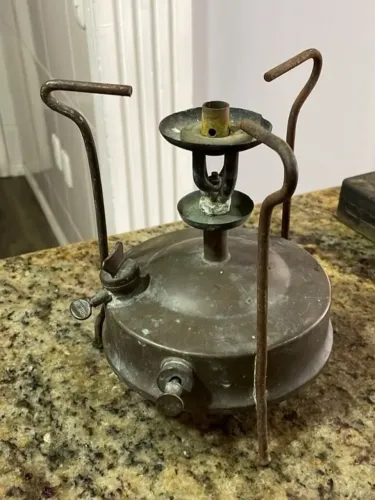 Fogareiro de pressão antigo a querosene