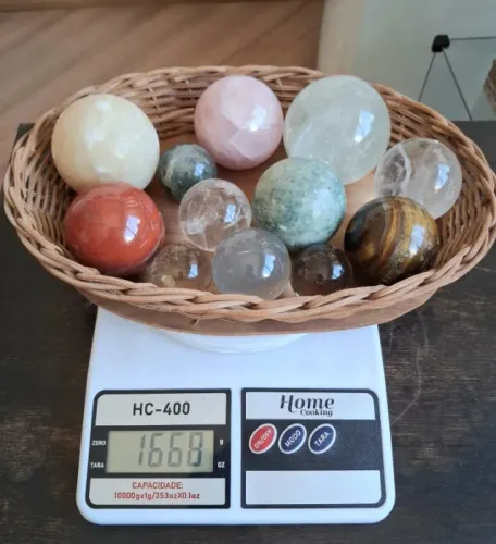 Bolas de Cristais e Pedras Naturais Polidas de Vários Tipos e Tamanhos