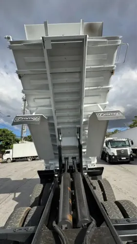 Caminhão traçado na câmbio