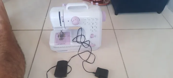 Maquina de costura portátil
