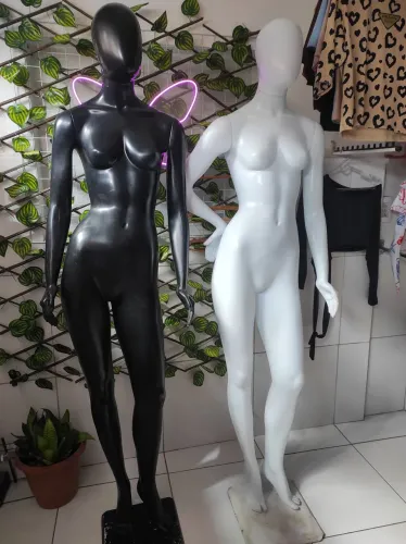 Maniquins 300 reais.