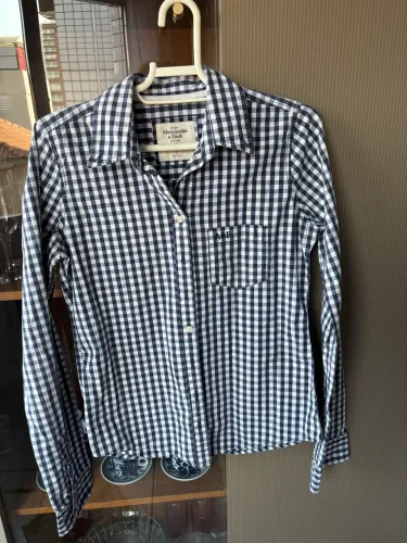 Uma camisa de manga comprida Fitch
