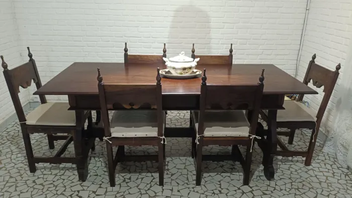 Vendo Mesa + 6 cadeiras Madeira maciça
