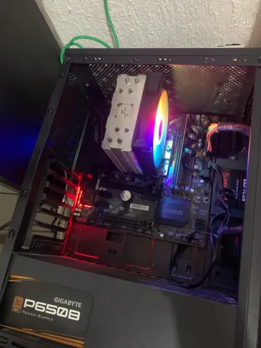 Vendo PC GAMER I7 9700K 8GB RAM DDR4 240GB SSD E 500GB HD