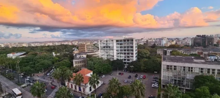 Apartamento 2 dormitórios próximo a ufrgs e hospital santa casa, Bom Fim!