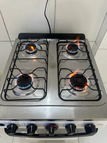 FOGÃO ESMALTEC, 4 BOCAS ( Apenas 3 meses de uso )