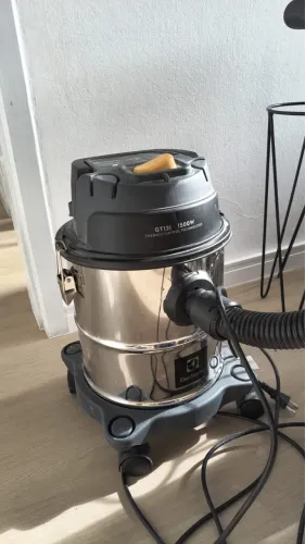 Aspirador potente. Eletrolux GT 121