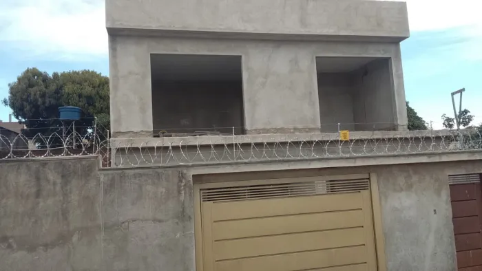 SOBRADO EM CONSTRUÇÃO À VENDA