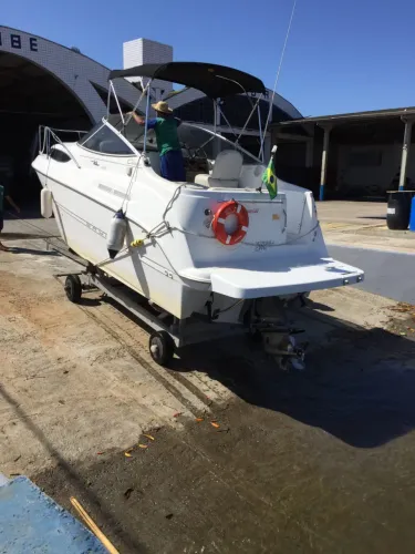 Lancha Bayliner 26 pés motor 293 horas revisado