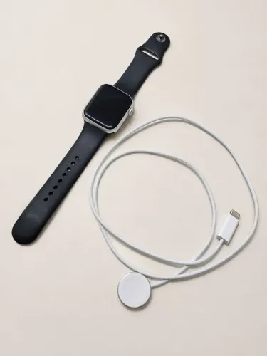 Apple Watch Series 8 GPS 45mm - Bateria 100% - Excelente Estado + Cabo Carregador