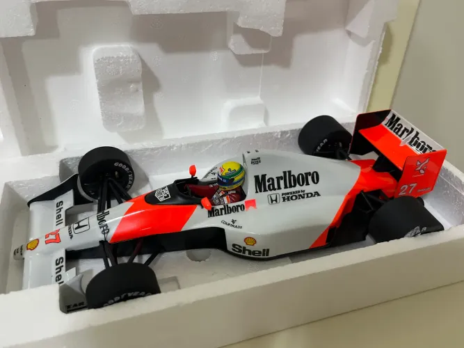 Ayrton Senna F1 Minichamps 1:18 McLaren MP4/5B 1990 World Champion 