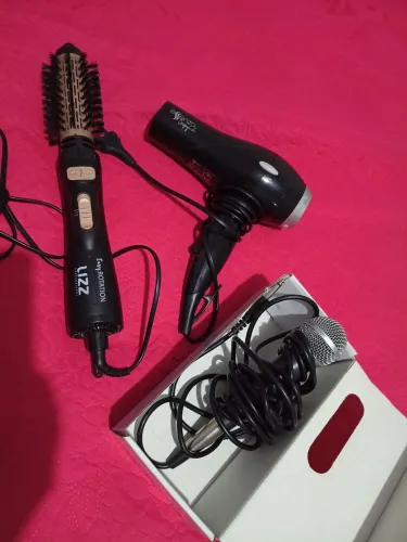 MICROFONE, SECADOR, ESCOVA ALISADORA.