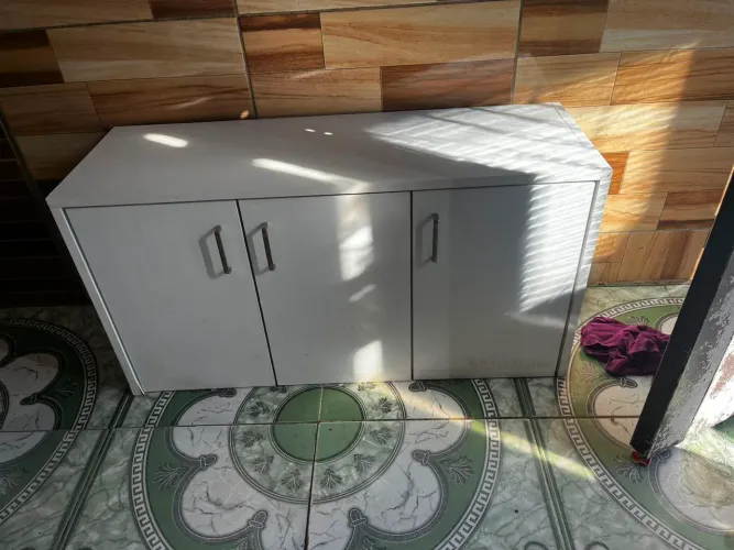 Vendo berço em ótimo estado, vendo cama de casal baú com colchão box e um armário de cozin