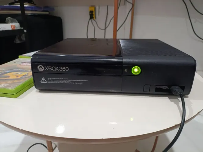 Xbox 360 Super Slim - Higienizado, Revisado e com Pasta Térmica Nova